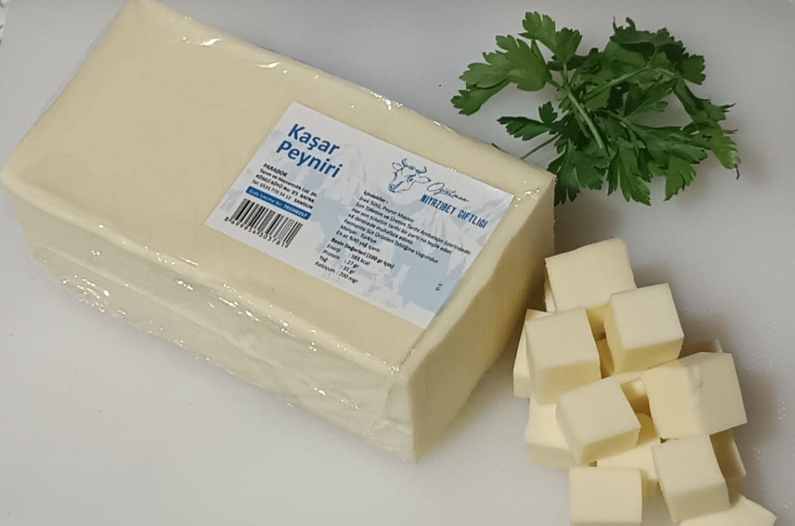 Niyazibey Çiftliği Doğal Çiftlik Sütünden Katkısız Şirden Mayalı Kaşar Peyniri 1 KG