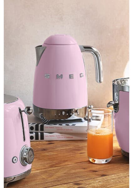 Smeg Pembe Isı Ayarlı Kettle 1 lt Paslanmaz Çelik Malzeme ile Otomatik Kapanma Özelliği