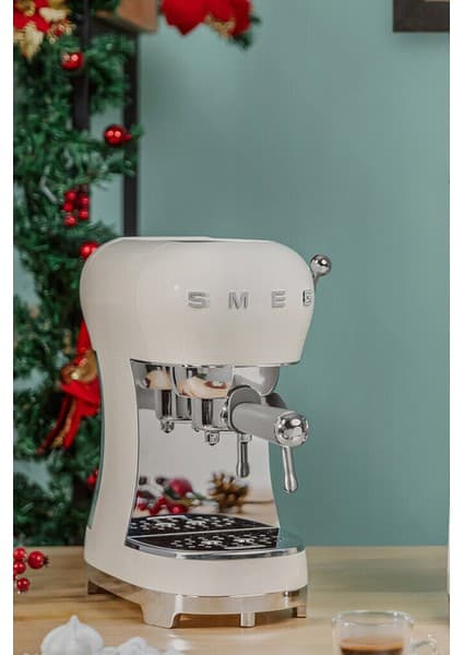Smeg ECF02CREU Krem Espresso Kahve Makinesi 1350 W Espresso İçecek Türü ile Mükemmel Sonuç