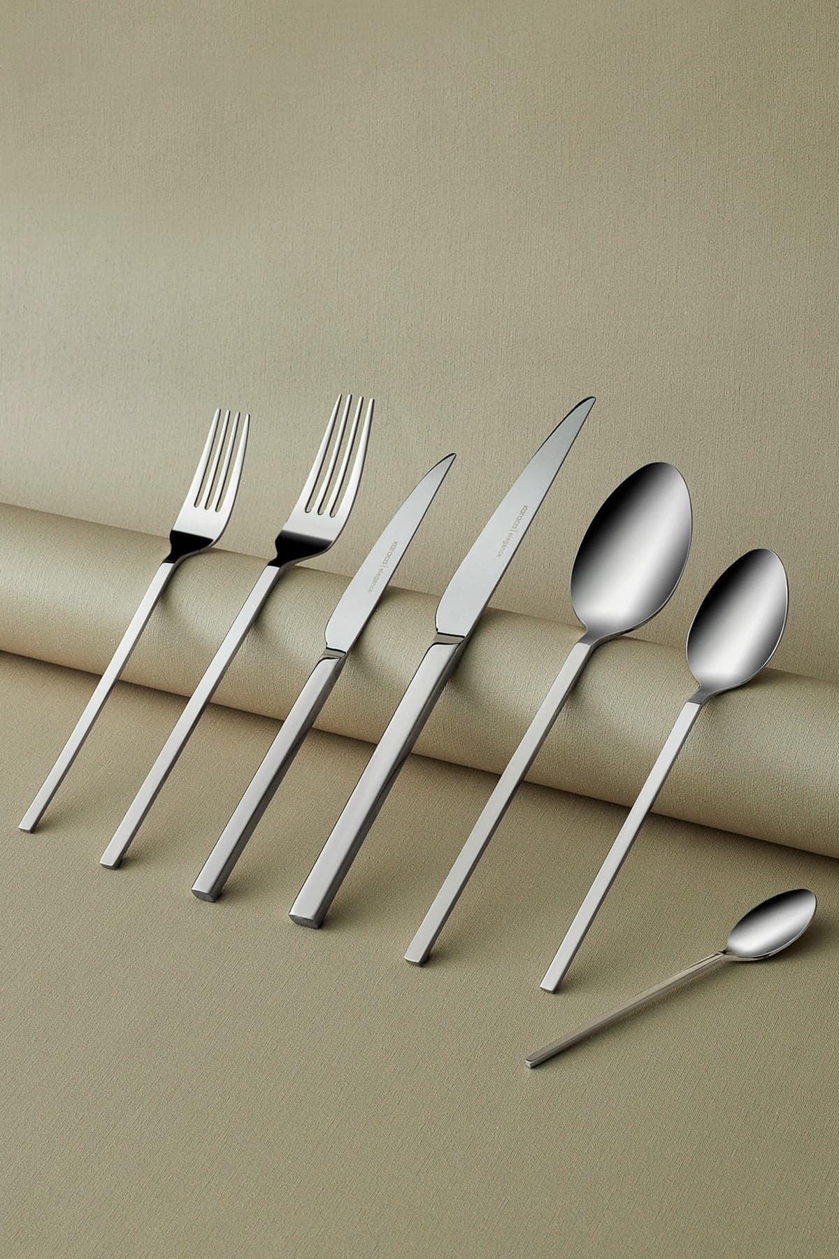 Karaca Pallas Elegance 84 Parça 12 Kişilik Çatal Kaşık Bıçak Takımı Kutulu