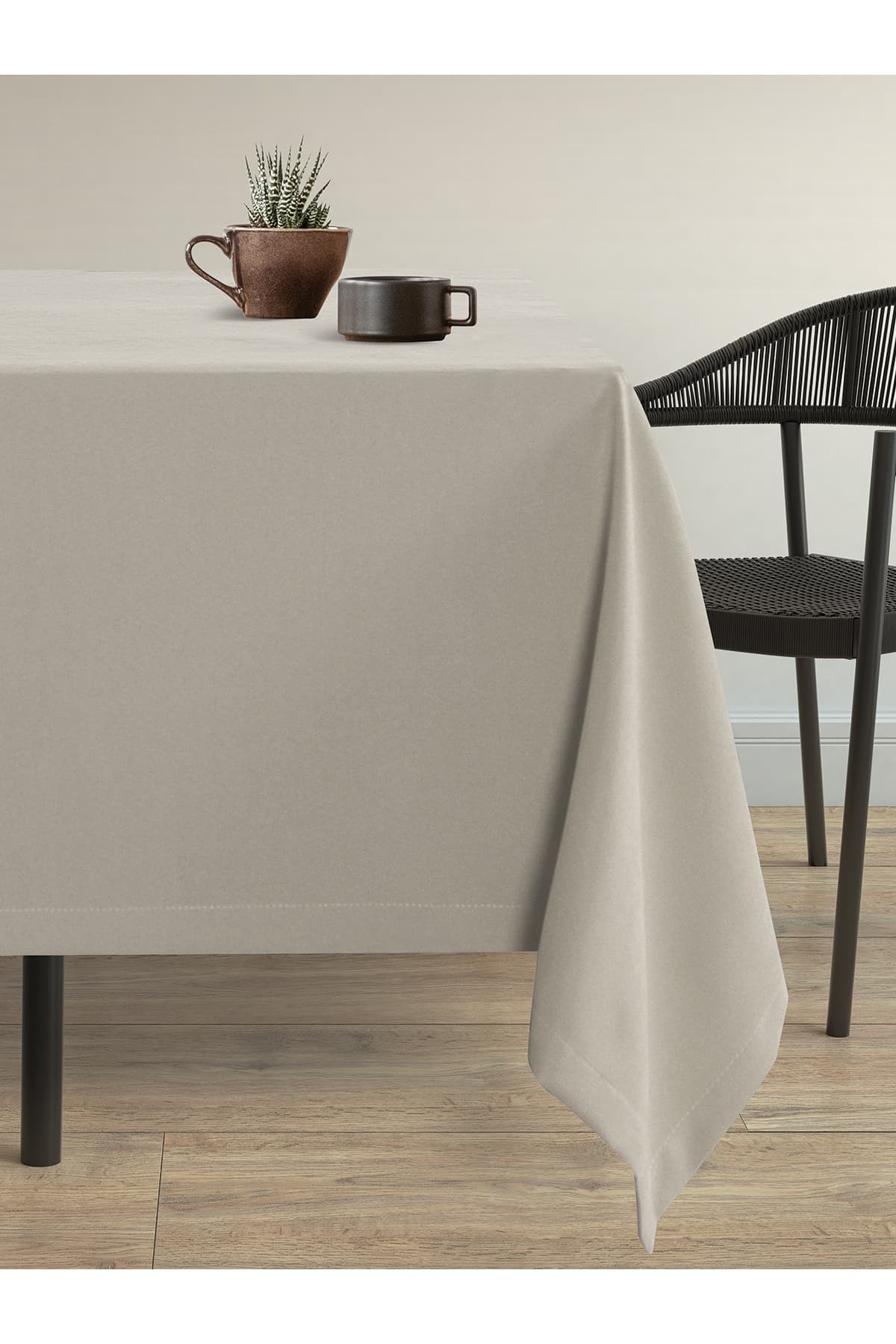Demor Home Kadife Dokulu Açık Gri Dertsiz Masa Örtüsü