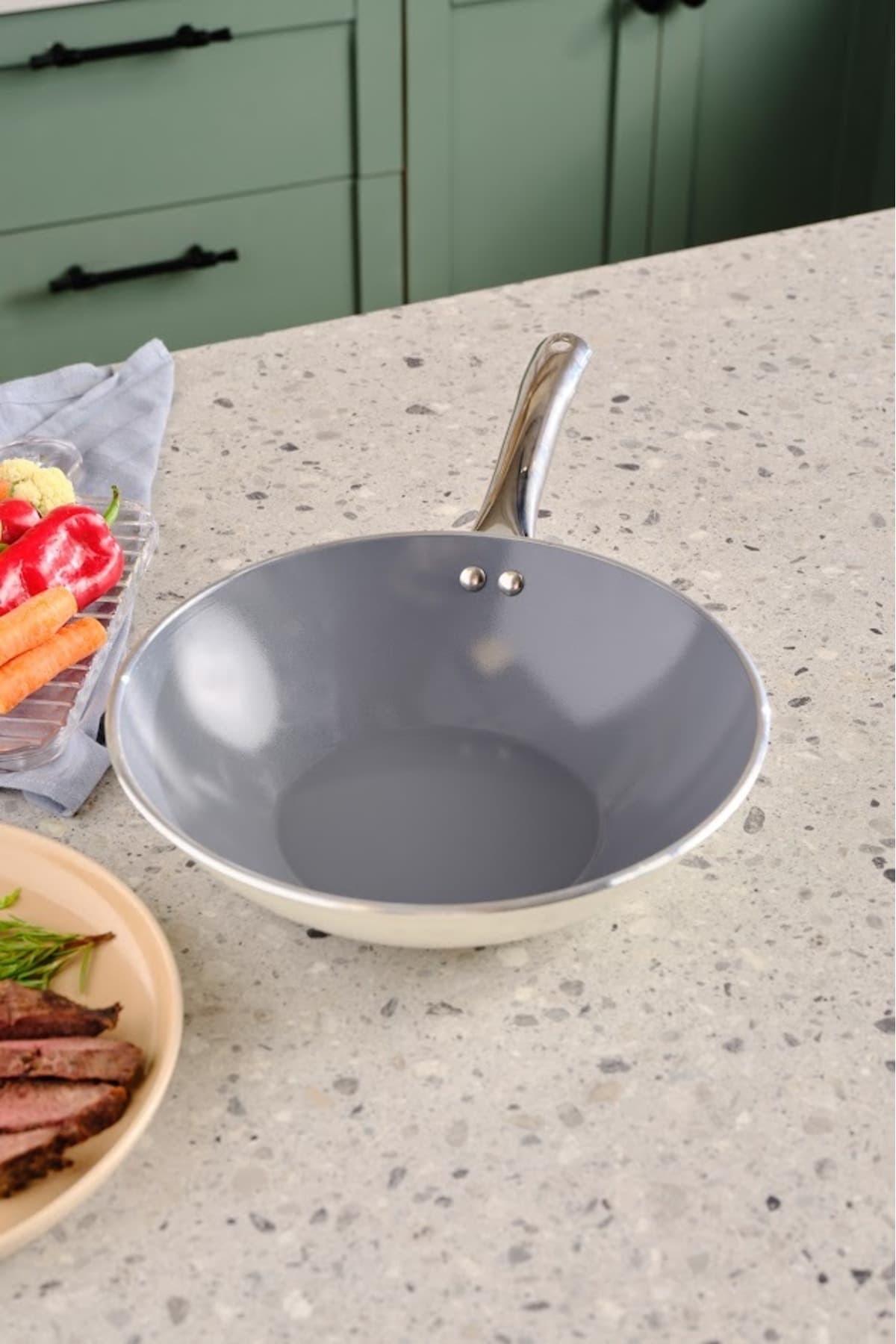 Karaca x Refika Crystal Metal Kulplu Wok Tava 28 Cm Creamy