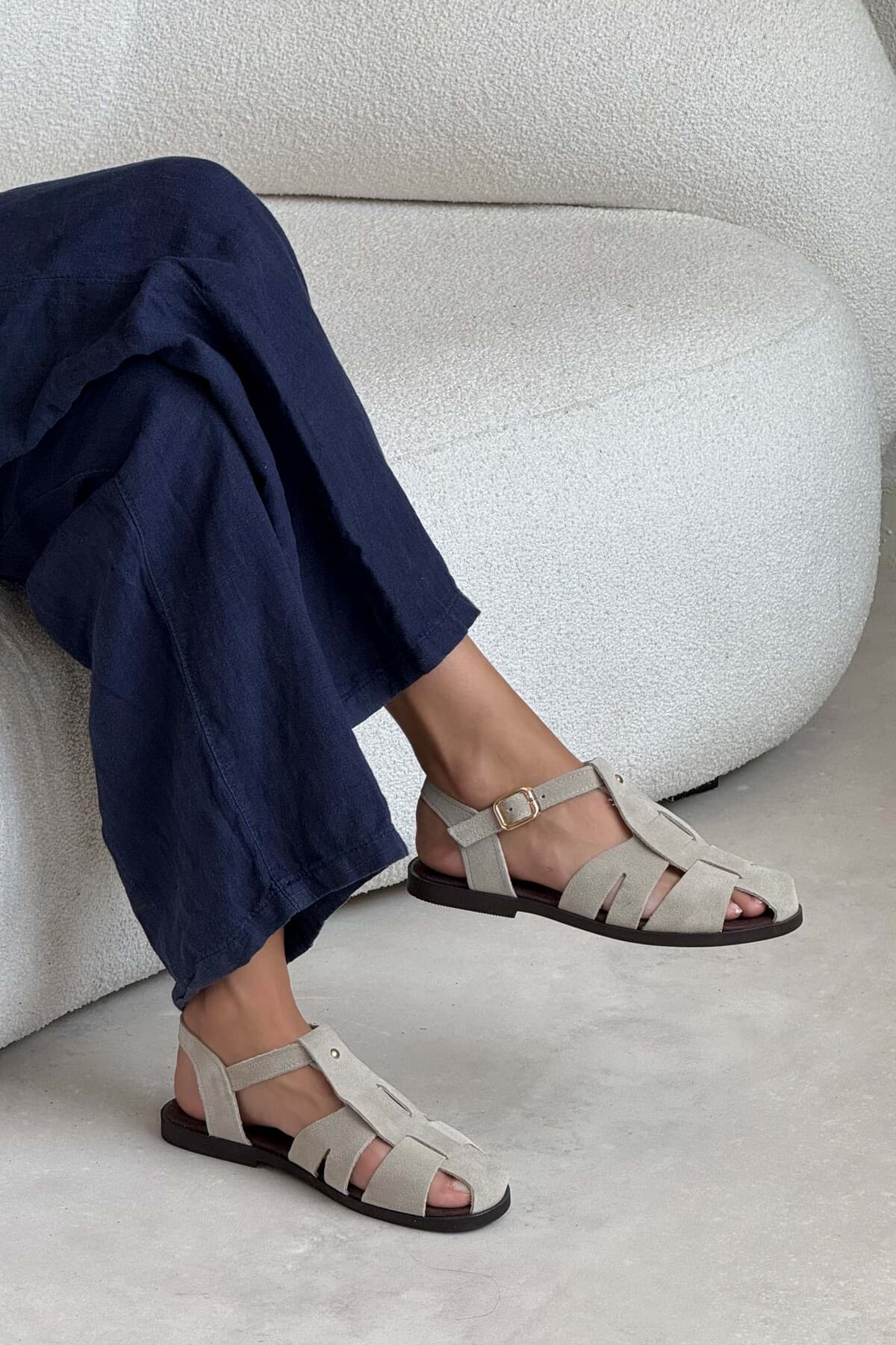 NİŞANTAŞI SHOES Bird Bej Süet Hakiki Deri Toka Detay Düz Taban Kadın Sandalet