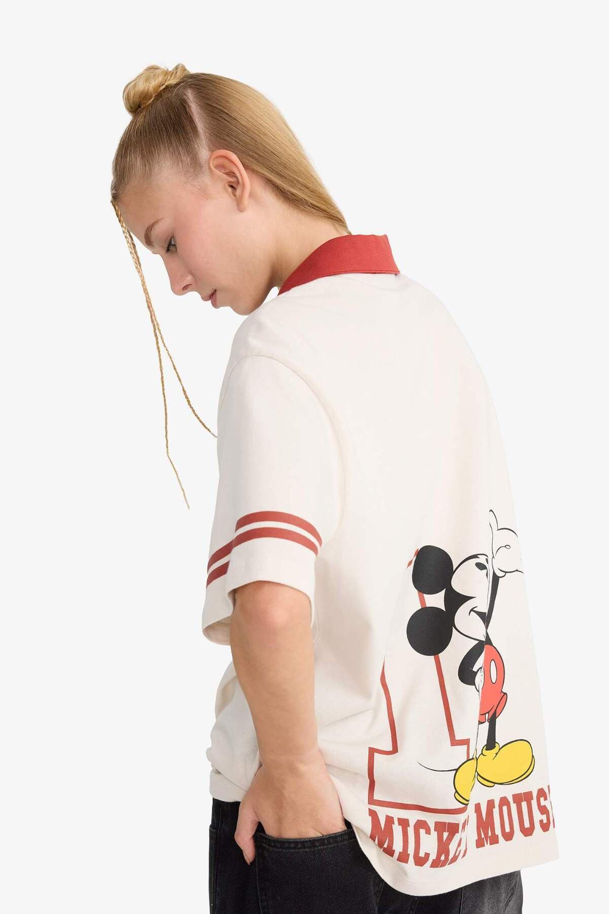 Defacto Disney Mickey & Minnie Oversize Geniş Kalıp Polo Yaka Sırt Baskılı Kısa Kollu Tişört F8828AX25AU