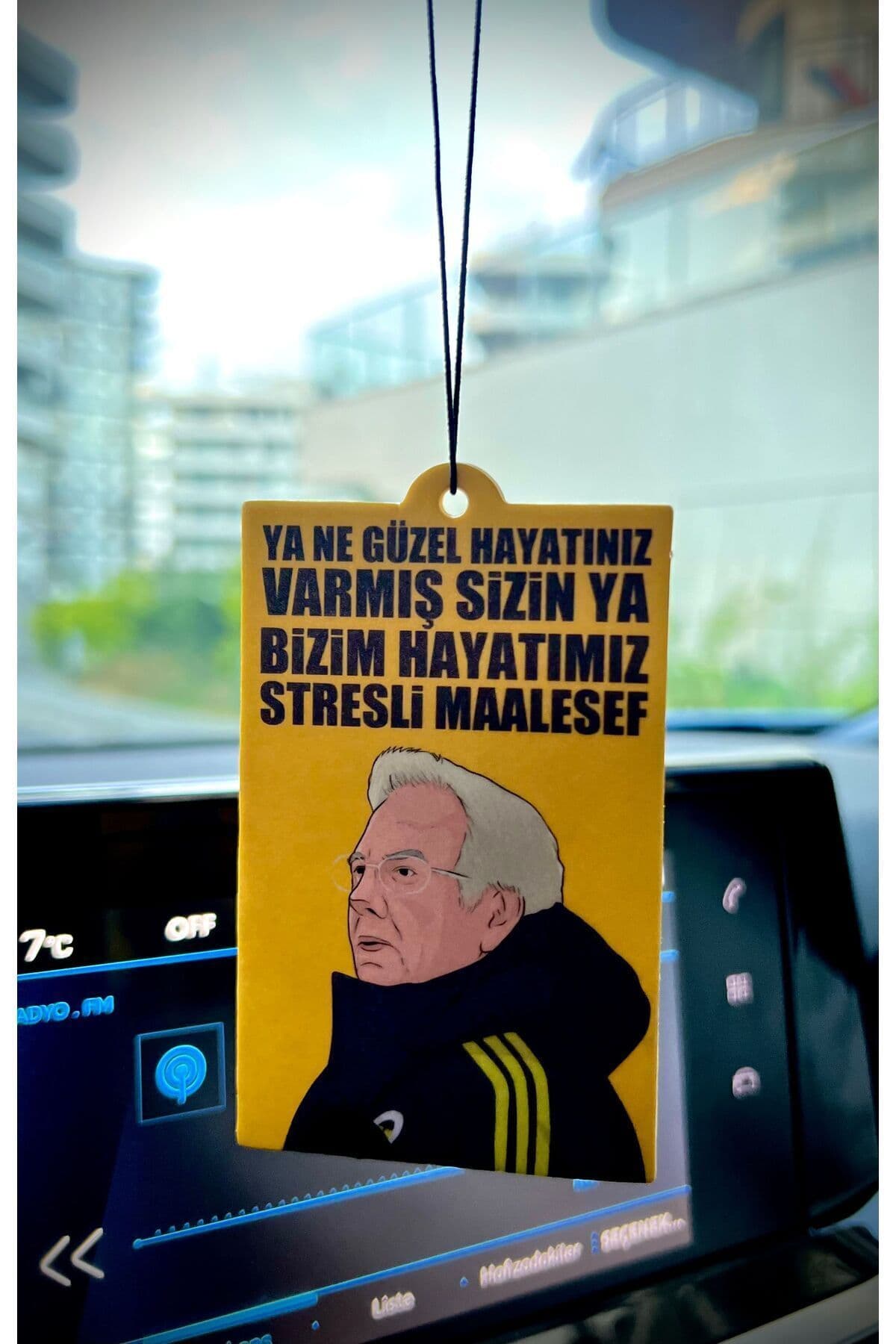 Duftpalm Aziz Yıldırım Stresli Maalesef Tasarımlı Komik Dekoratif Araç Kokusu ve Eğlenceli Oto Aksesuarı