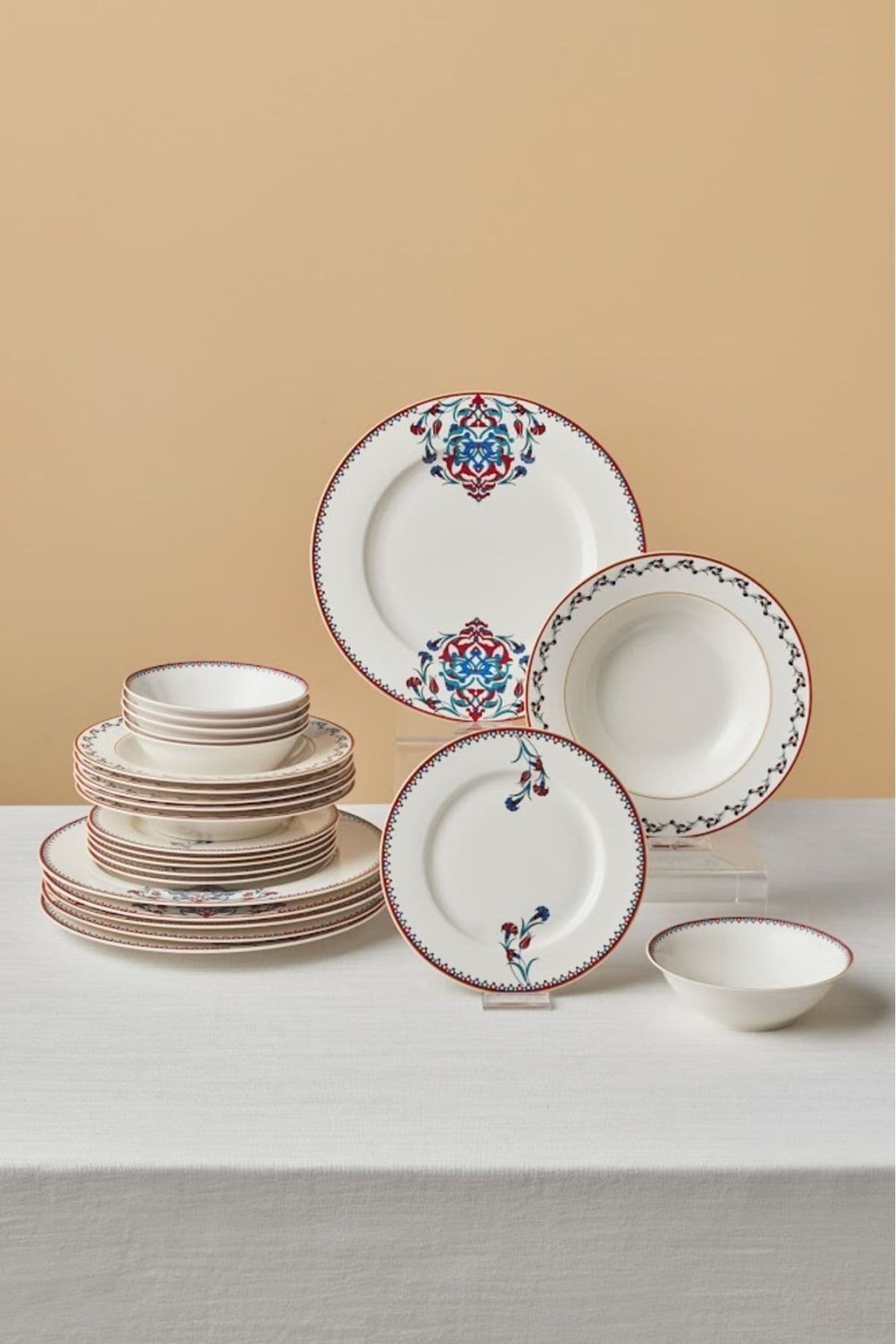 Karaca Elegance Bone Nakkaş 24 Parça 6 Kişilik Yemek Takımı