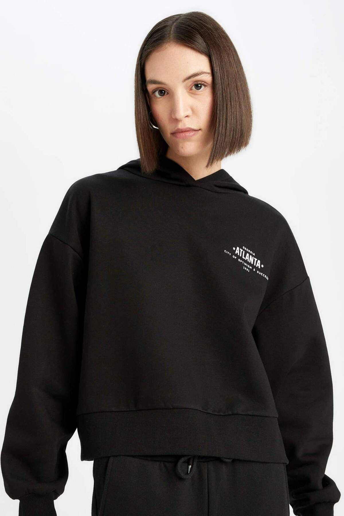 Defacto Boxy Fit Kapüşonlu Baskılı Kalın Siyah Sweatshirt D6717AX24WN