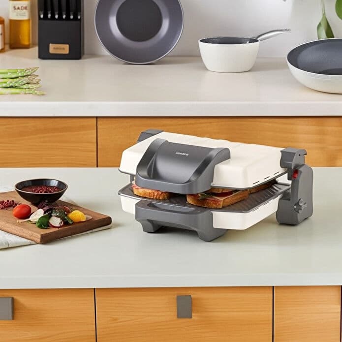 Karaca Swiss 4 Dilim Kapasiteli Izgara ve Tost Makinesi 1800W