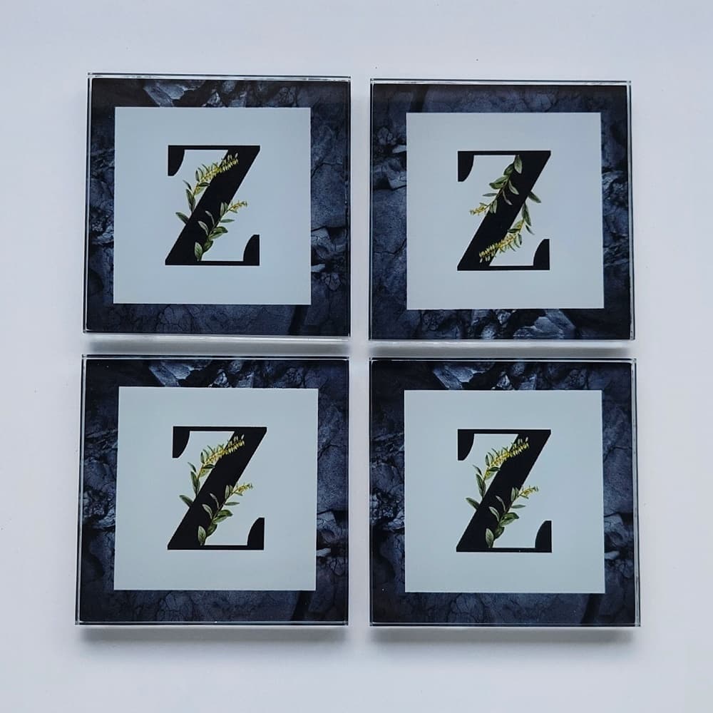 Decorita Cam Bardak Altlığı Z Harfli Tasarım 4'lü Takım 10 x 10 CM Çok Renkli