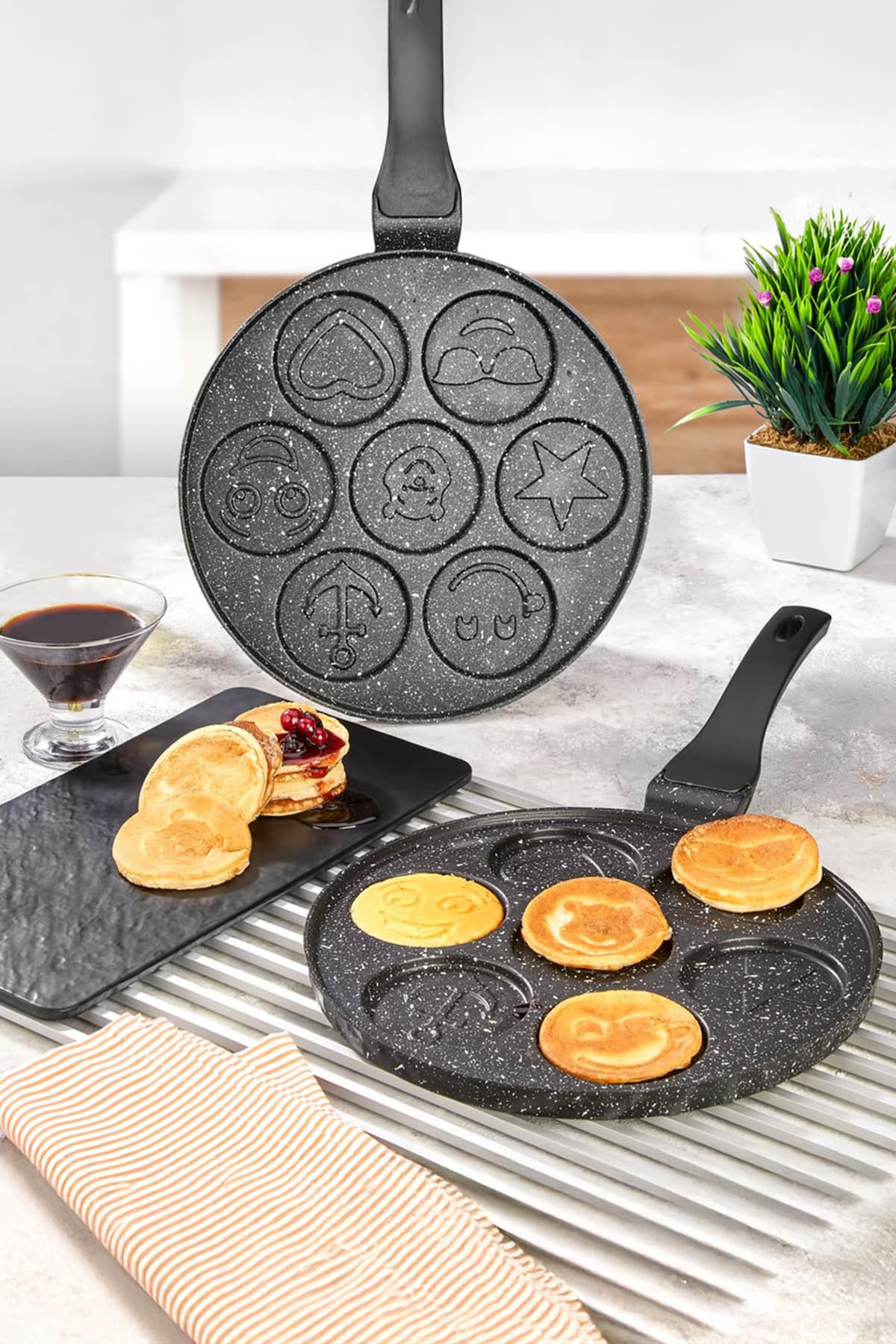 Polochef Ipc-126 Döküm Yanmaz Yapışmaz Emojili Pankek Tava Krep Tavası 26 Cm Siyah